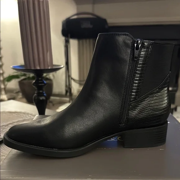 Style & Co
Women's Edwinaa Gore Booties BRAND NEW IN BOX‼️ Size 8M Color Black - Picture 12 of 16